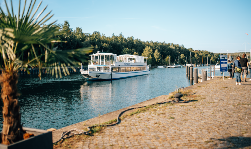 EMS Berzdorf Schifffahrt auf dem Berzdorfer See neben Görlitz